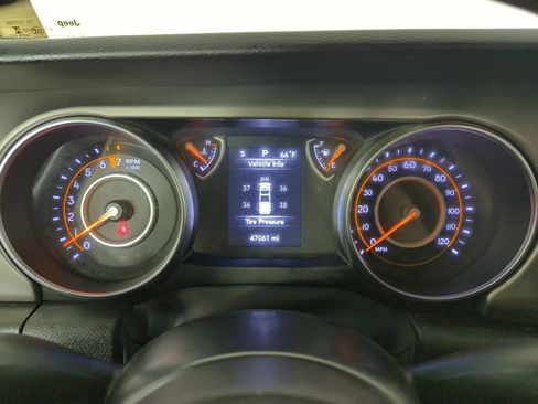 Used 2022 Jeep Gladiator Willys image 37