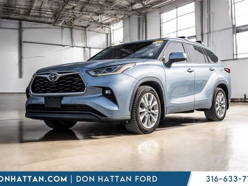 Used 2022 Toyota Highlander Limited image 1
