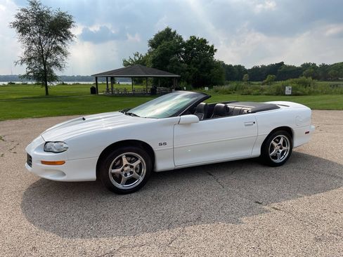 Used 2002 Chevrolet Camaro Z28 w/ SS Performance/Appearance Pkg RWD image 2