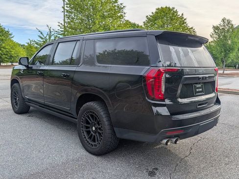 Used 2023 GMC Yukon XL Denali AWD/4WD image 3