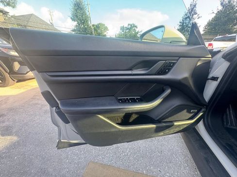 Used 2021 Porsche Taycan RWD image 6