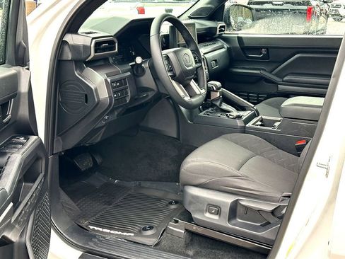 Certified 2025 Toyota Tacoma SR5 w/ SR5 Upgrade Package AWD/4WD image 4