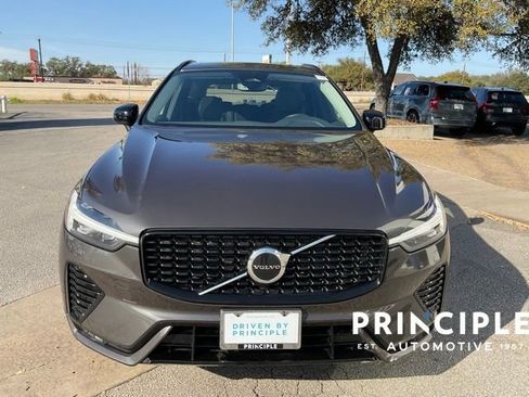Certified 2025 Volvo XC60 B5 Core image 3