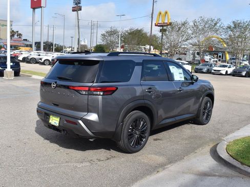 New 2026 Nissan Pathfinder SL FWD image 11
