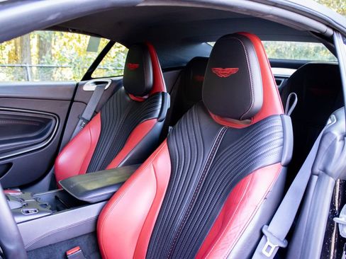 Used 2022 Aston Martin DB11 Volante image 10