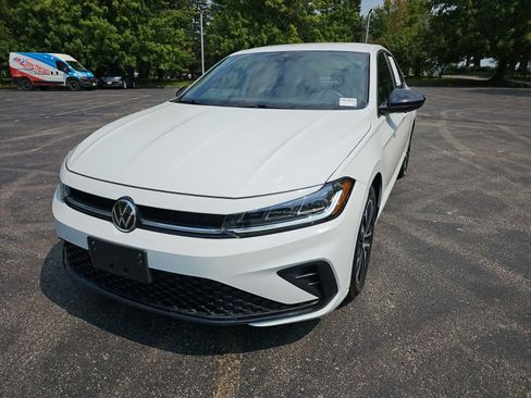 Used 2025 Volkswagen Jetta Sport FWD image 2