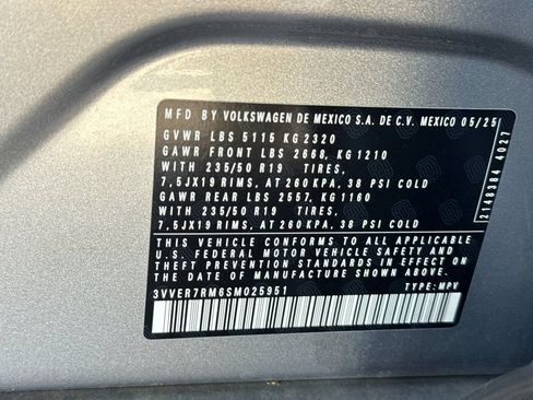 Used 2025 Volkswagen Tiguan SE AWD/4WD image 29