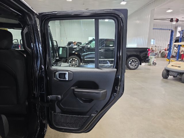 Used 2021 Jeep Gladiator Sport AWD/4WD image 28