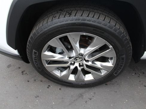 Used 2020 Toyota RAV4 XLE Premium image 11