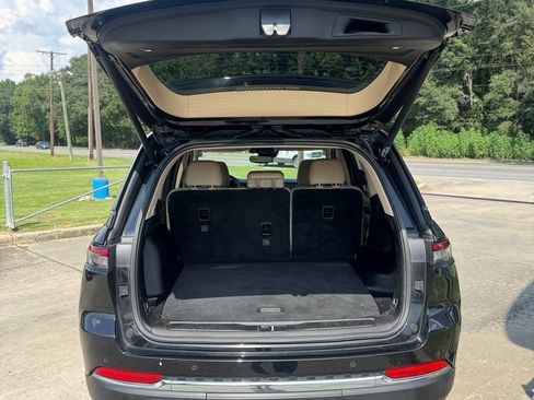 Used 2022 Jeep Grand Cherokee Limited image 6