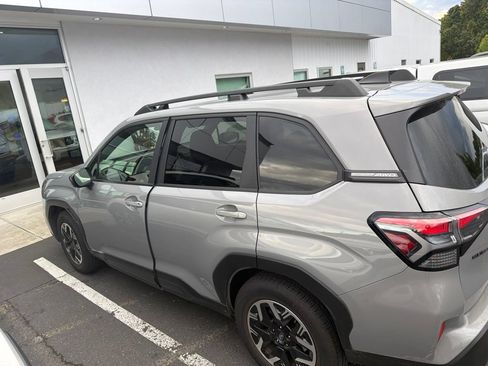 Used 2025 Subaru Forester Premium AWD/4WD image 6