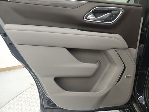 Used 2023 GMC Yukon SLT w/ SLT Premium Package image 9