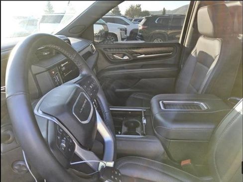 Used 2024 GMC Yukon XL Denali image 6