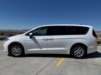 Used 2023 Chrysler Pacifica Touring-L FWD video 2