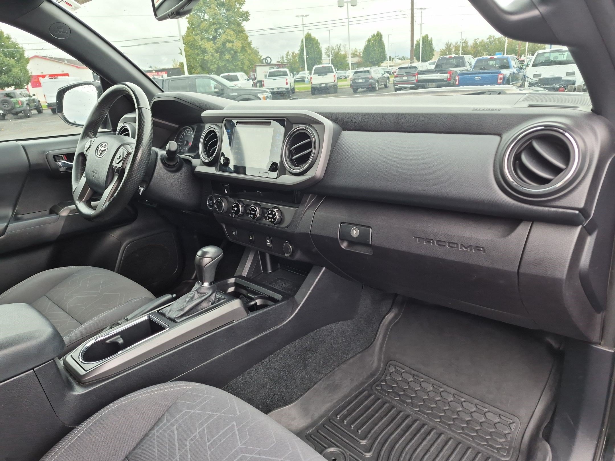 Used 2017 Toyota Tacoma TRD Sport w/ Tow Package (A/T) AWD/4WD image 33