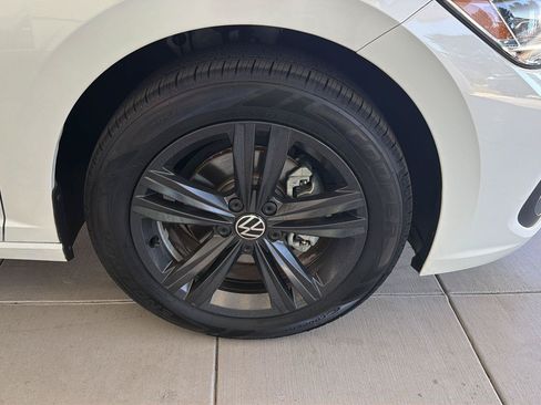Certified 2023 Volkswagen Jetta SE w/ Panoramic Sunroof Package FWD image 10
