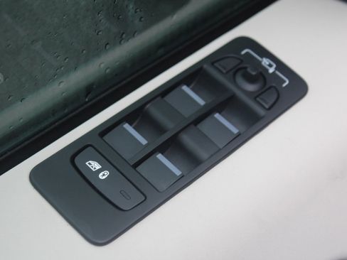 Certified 2025 Land Rover Discovery Sport S image 11