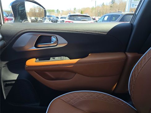 New 2026 Chrysler Pacifica Pinnacle AWD/4WD image 24