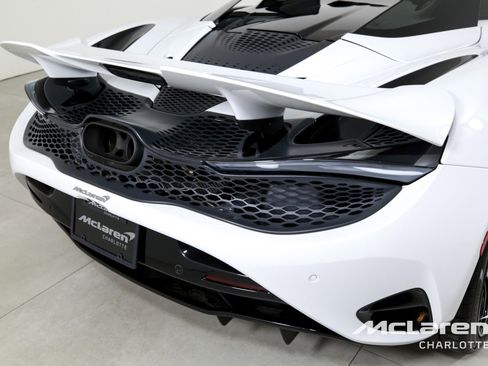 Used 2024 McLaren 750S Spider image 31