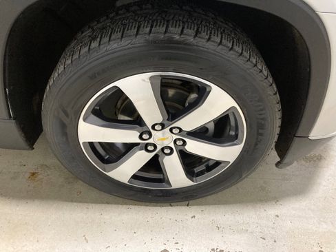 Used 2018 Chevrolet Traverse LT image 12