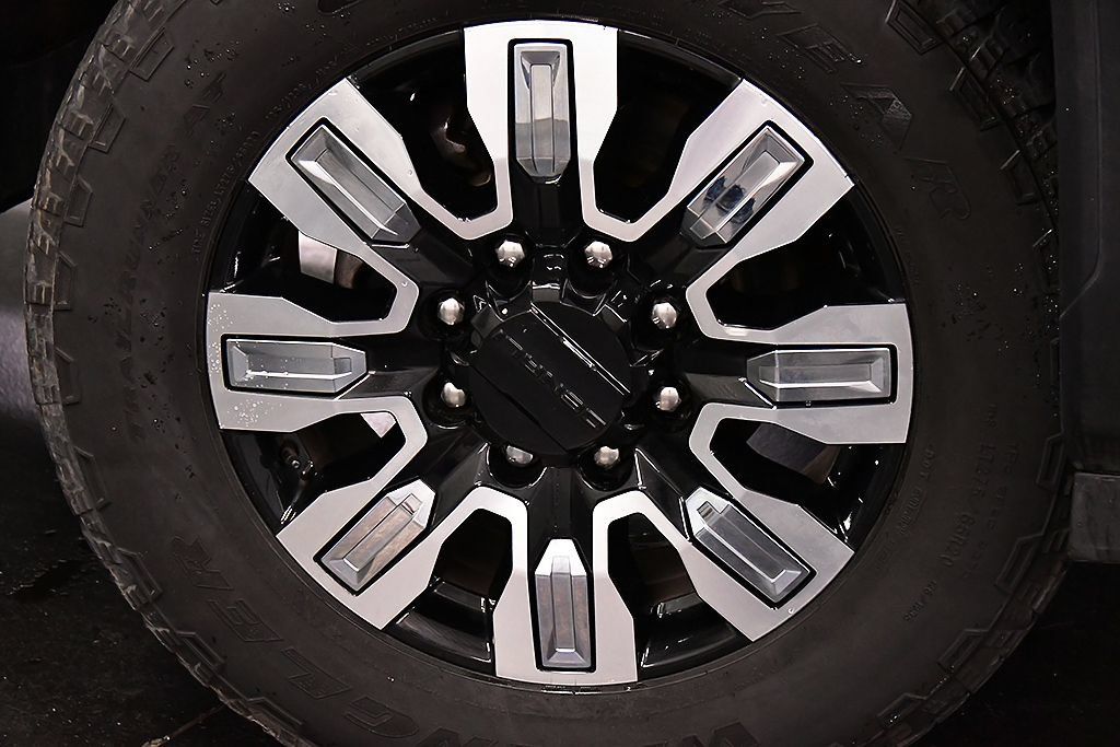 Used 2024 GMC Sierra 2500 Denali AWD/4WD image 9