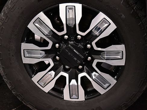 Used 2024 GMC Sierra 2500 Denali AWD/4WD image 9