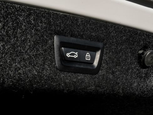 Used 2018 BMW 540i xDrive image 60