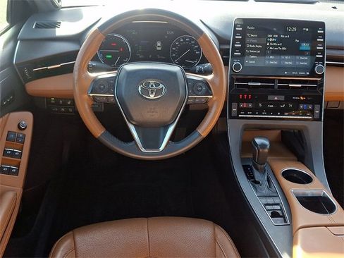 Used 2021 Toyota Avalon Limited image 11