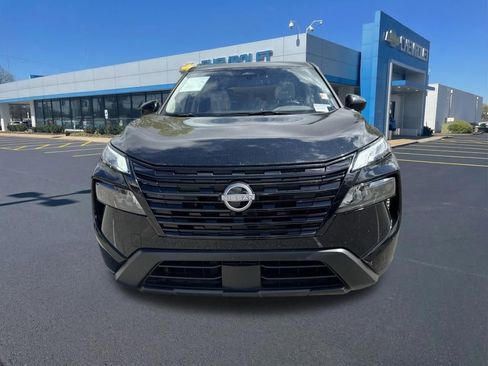 Used 2025 Nissan Rogue SV image 2