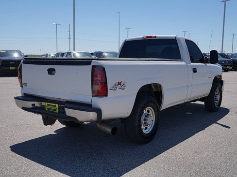 Used 2006 Chevrolet Silverado 2500 W/T w/ Heavy-Duty Power Package AWD/4WD image 5