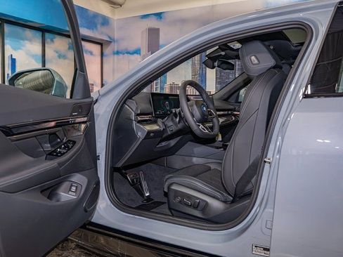 New 2026 BMW 550e xDrive w/ Executive Package image 13