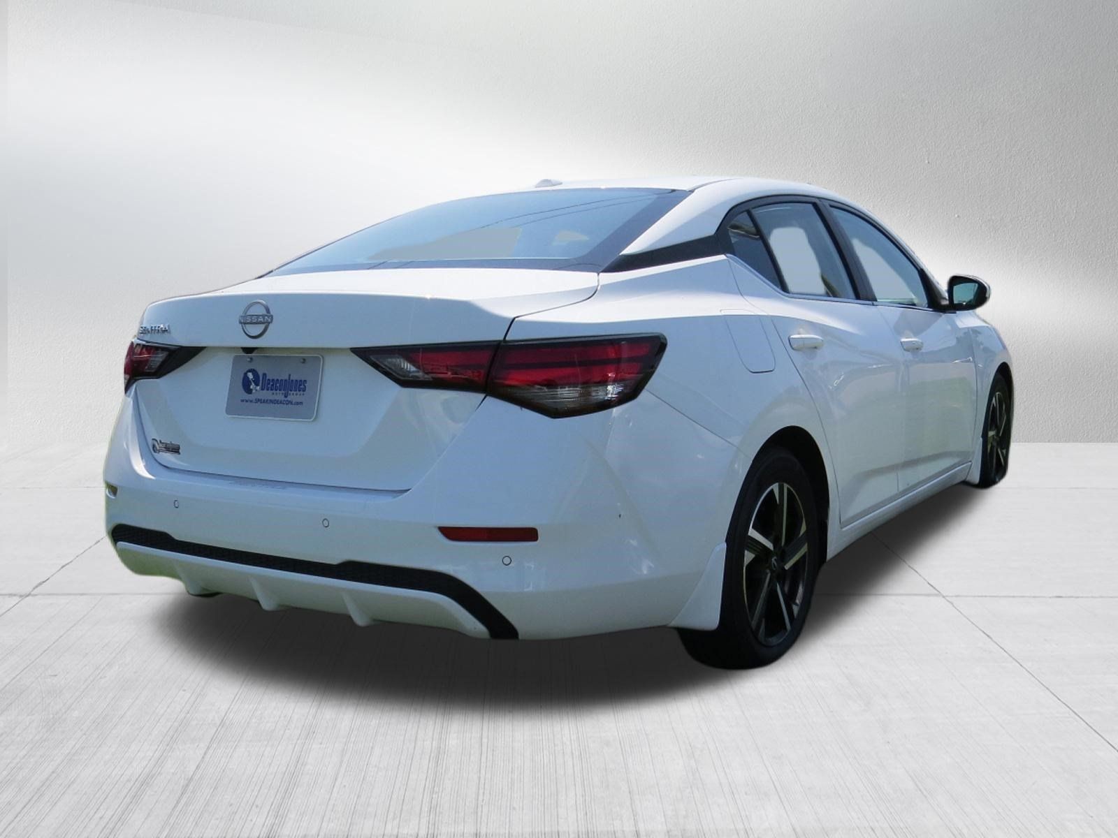 Used 2025 Nissan Sentra SV FWD image 3