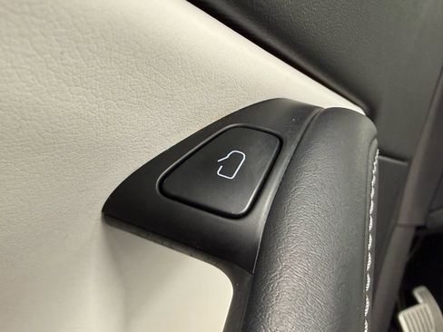 Used 2022 Tesla Model Y Performance image 16