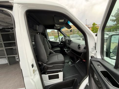 Used 2022 Mercedes-Benz Sprinter 1500 image 26