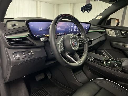 Used 2025 Buick Enclave Avenir w/ Super Cruise Package image 10