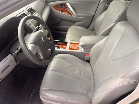 Used 2011 Toyota Camry XLE w/ SE/XLE Extra-Value Pkg image 5