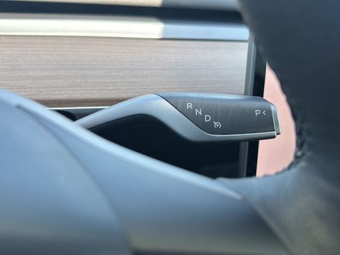 Used 2022 Tesla Model Y Long Range image 21