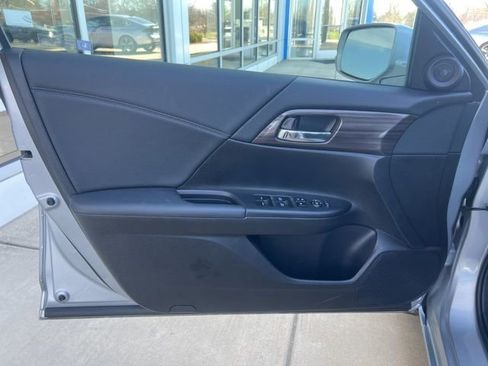 Certified 2017 Honda Accord EX image 15