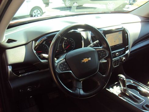 Used 2020 Chevrolet Traverse LT w/ LT Premium Package AWD/4WD image 7