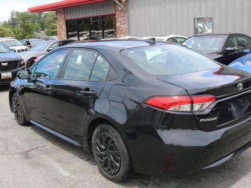 Used 2021 Toyota Corolla LE FWD image 5