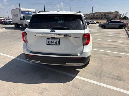 Used 2024 Ford Explorer XLT w/ Equipment Group 202A RWD image 11