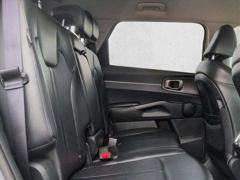 Used 2024 Kia Sorento S image 20