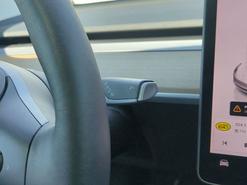 Used 2023 Tesla Model 3 Standard Range image 18