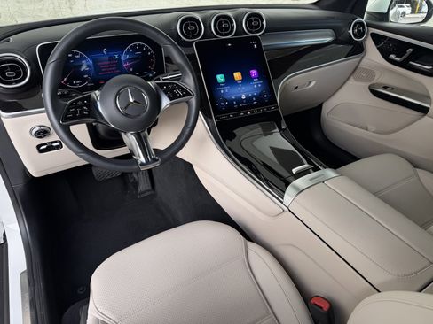 Certified 2025 Mercedes-Benz GLC 300 4MATIC image 2