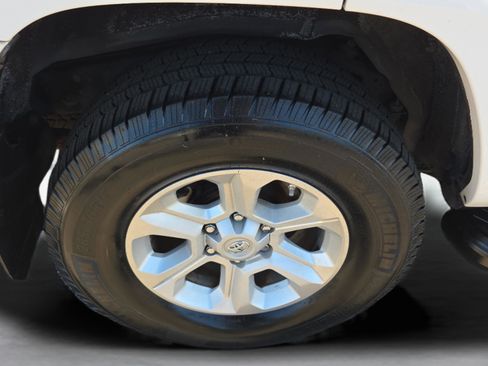 Used 2015 Toyota 4Runner SR5 image 34