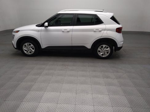 Used 2020 Hyundai Venue SEL w/ Convenience Package FWD image 3