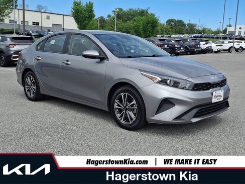 Certified 2024 Kia Forte LXS FWD image 1