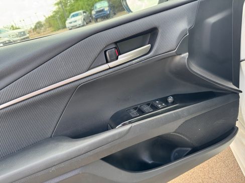 Used 2025 Toyota Camry SE FWD image 11