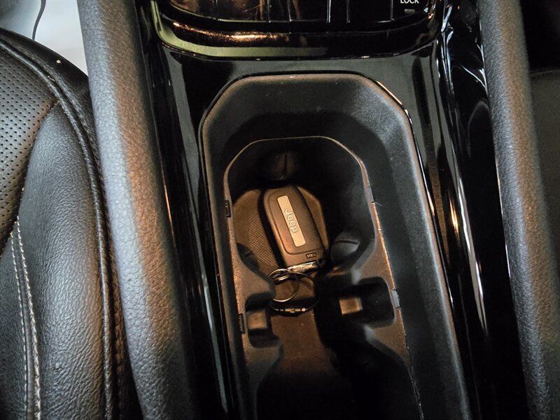 Used 2025 Jeep Compass Limited w/ Elite Group AWD/4WD image 19