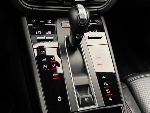 Certified 2023 Porsche Macan AWD/4WD image 29